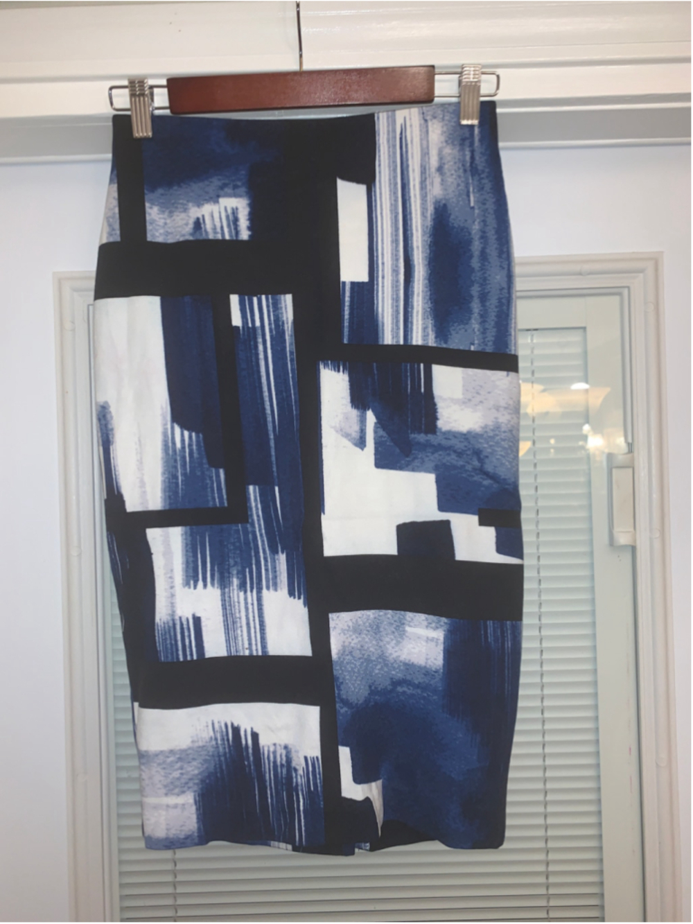 Women's Le Chateau Pencil Skirt Size 0 Blue Black Abstract Print